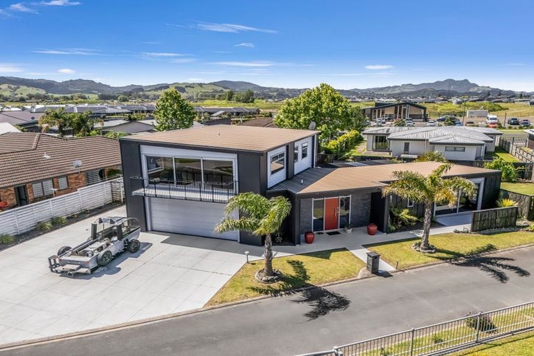 Photo of property in 7 Mermaid Place, Whitianga, 3510