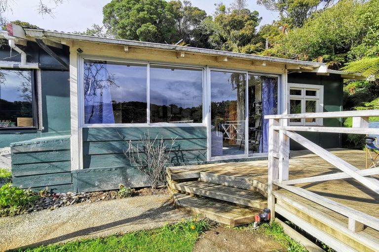 Photo of property in 27 Golden Bay Road, Halfmoon Bay / Oban, Stewart Island, 9818