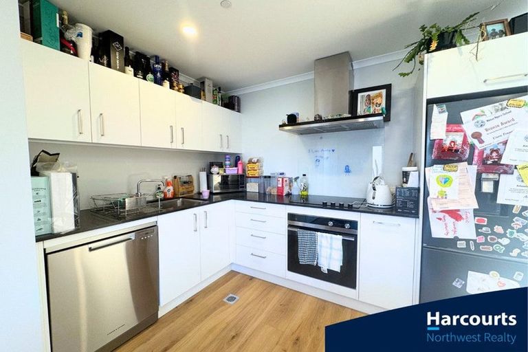 Photo of property in 4 Kumerahou Street, Kumeu, 0810