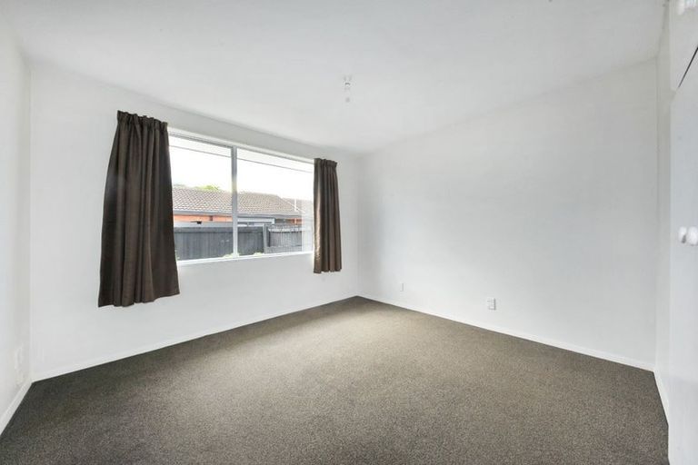 Photo of property in 2/73 Royal Park Drive, Parklands, Christchurch, 8083