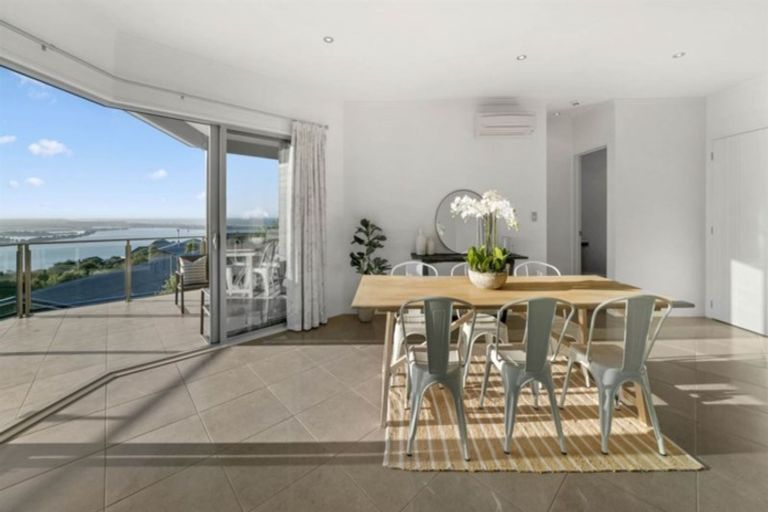 Photo of property in 19 Luxton Place, Mount Pleasant, Christchurch, 8081