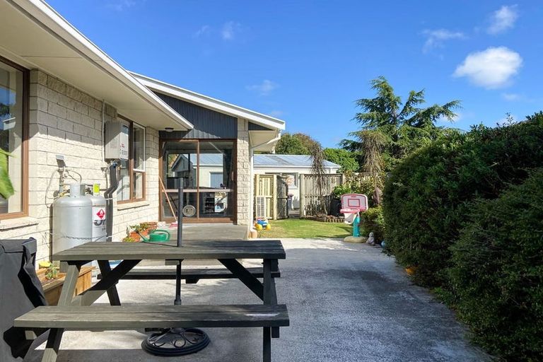 Photo of property in 14 Mckellar Place, Hornby, Christchurch, 8042