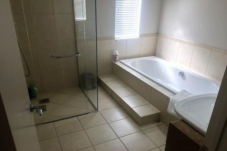 Photo of property in 49a Renoir Street, West Harbour, Auckland, 0618