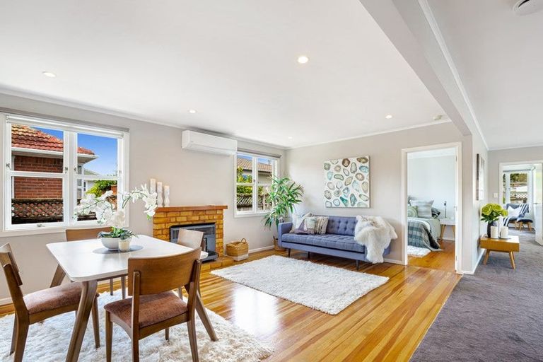 Photo of property in 43 Vodanovich Road, Te Atatu South, Auckland, 0610