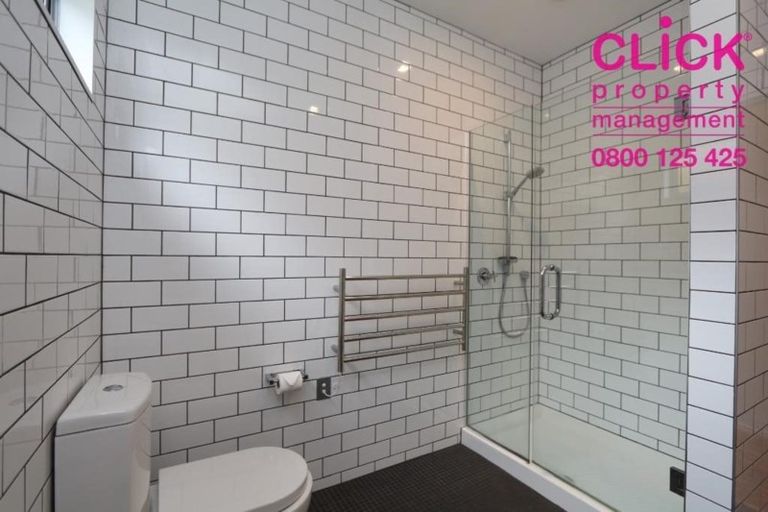 Photo of property in 29 Marine Parade, Macandrew Bay, Dunedin, 9014