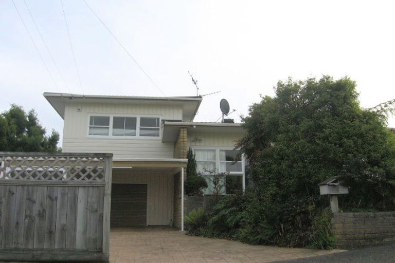 Photo of property in 15 Saint Johns Terrace, Tawa, Wellington, 5028