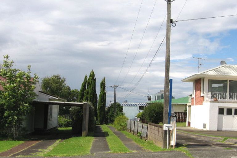 Photo of property in 9 Heath Avenue, Northcote, Auckland, 0627