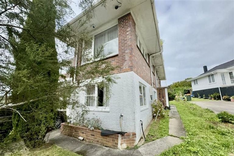 Photo of property in 4 Hillary Heights Avenue, Glendene, Auckland, 0602