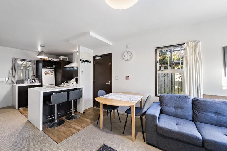 Photo of property in 8p Finlay Terrace, Mount Cook, Wellington, 6021