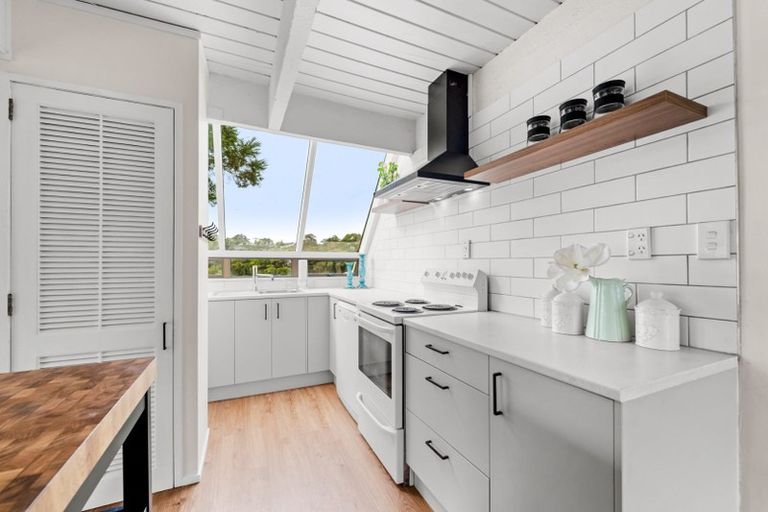 Photo of property in 22 Shadon Place, Stanmore Bay, Whangaparaoa, 0932