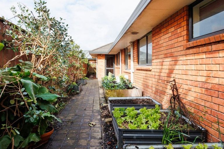 Photo of property in 1 Alpine Grove, Kelvin Grove, Palmerston North, 4414