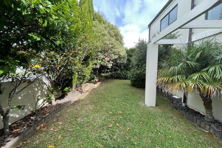 Photo of property in 2/31 Eversleigh Road, Belmont, Auckland, 0622