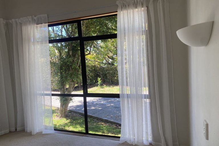 Photo of property in 5/25a Beach Road, Te Atatu Peninsula, Auckland, 0610