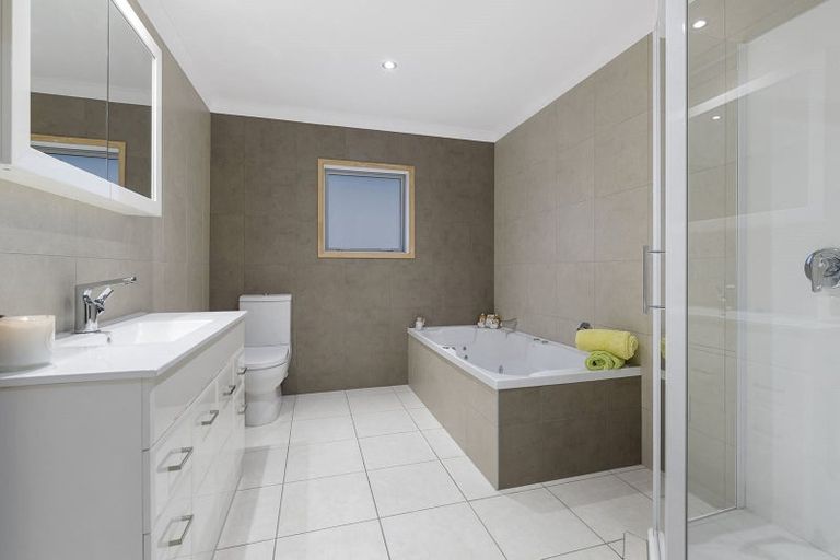 Photo of property in 10 Gold Street, Albany Heights, Auckland, 0632