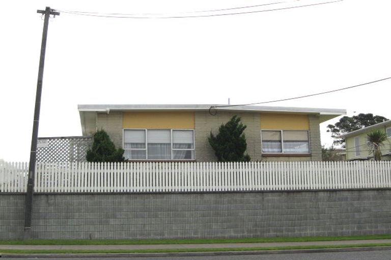 Photo of property in 8a Belt Road, Moturoa, New Plymouth, 4310