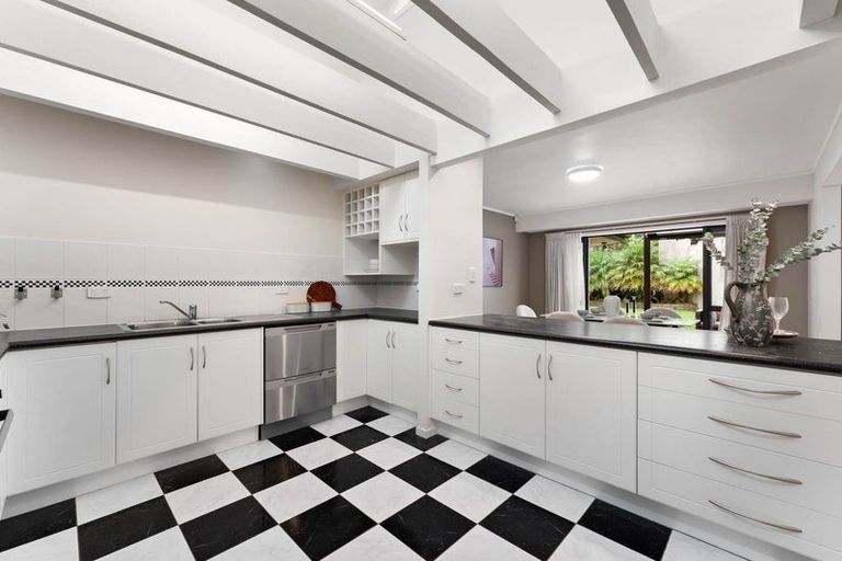 Photo of property in 55 Meadowvale Avenue, Forrest Hill, Auckland, 0620