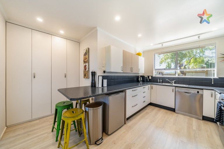 Photo of property in 8 Summit Road, Fairfield, Lower Hutt, 5011