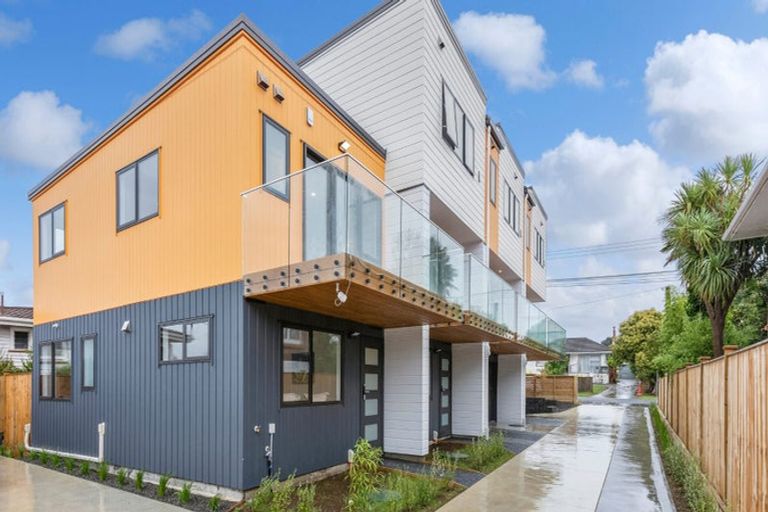 Photo of property in 2/30 Woodford Avenue, Henderson, Auckland, 0610