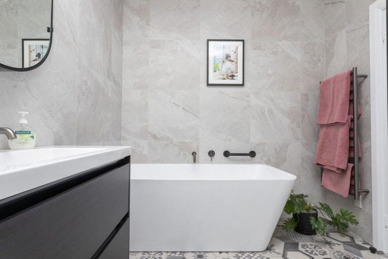 Photo of property in 24 Chamberlain Street, Dannevirke, 4930