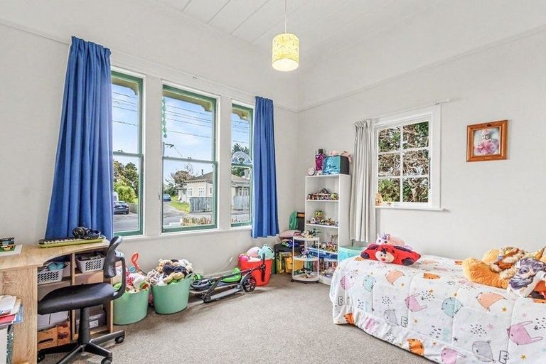 Photo of property in 12 Hunia Street, Marton, 4710