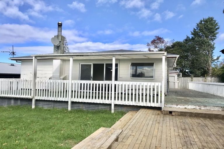 Photo of property in 16 Roberts Road, Te Atatu South, Auckland, 0610
