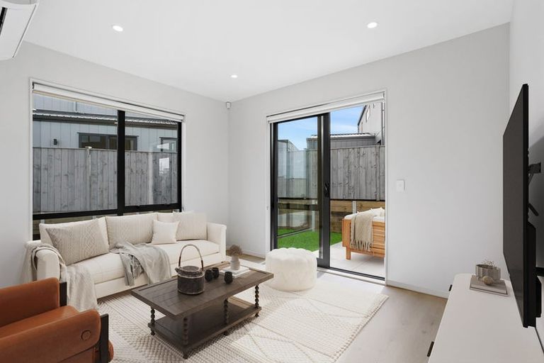 Photo of property in 17 Parkmore Drive, Rosehill, Papakura, 2113