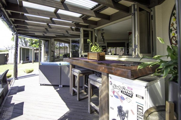 Photo of property in 119 Pacific Drive, Fitzherbert, Palmerston North, 4410