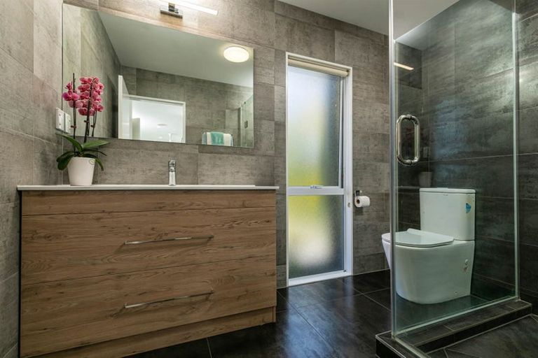 Photo of property in 32 Waipuia Place, Greenhithe, Auckland, 0632