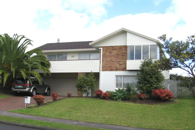 Photo of property in 15 Simmental Crescent, Somerville, Auckland, 2014