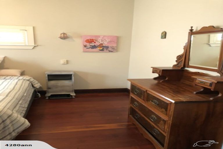 Photo of property in 139 Vauxhall Road, Narrow Neck, Auckland, 0624