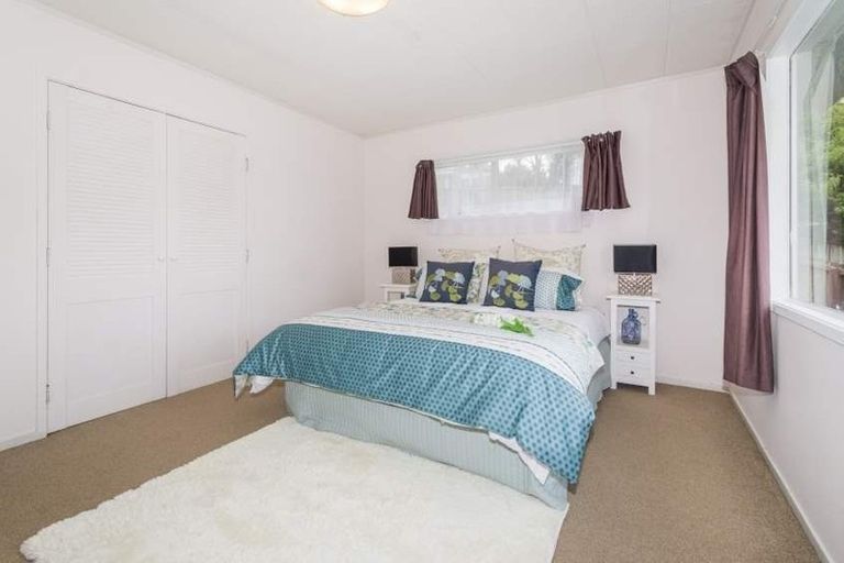 Photo of property in 5 Santiago Crescent, Unsworth Heights, Auckland, 0632