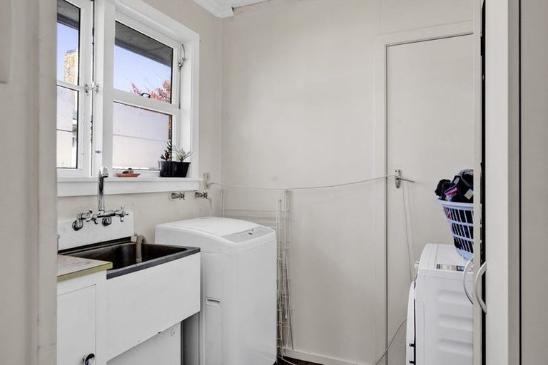 Photo of property in 100 Stanners Street, Eltham, 4322