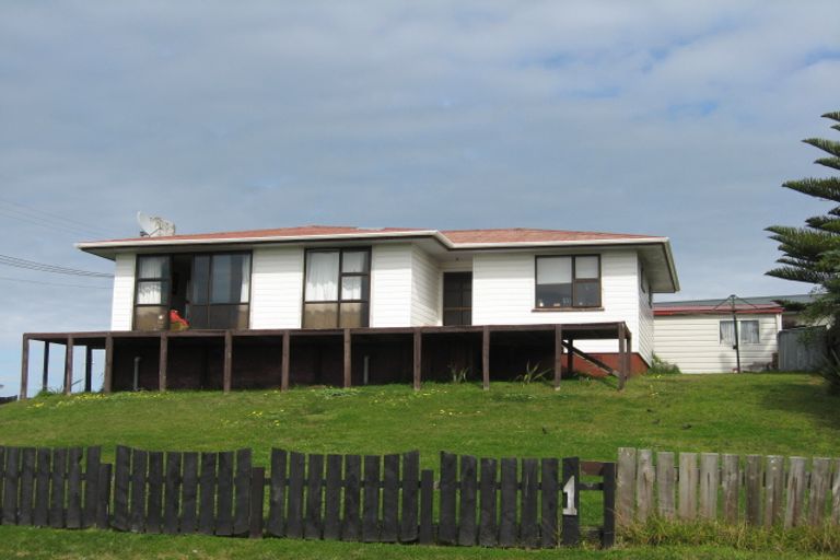 Photo of property in 1 Glenn Street, Castlecliff, Whanganui, 4501