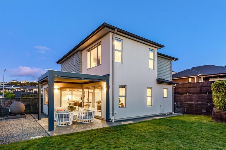 Photo of property in 10 Margaret Shields Avenue, Aotea, Porirua, 5024