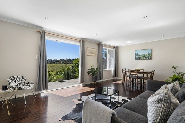 Photo of property in 1/39 St Peters Street, Northcote, Auckland, 0627