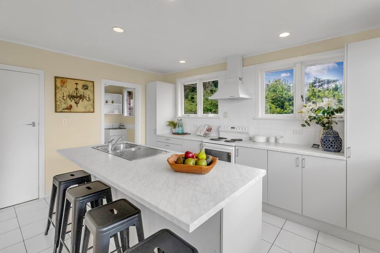 Photo of property in 101 Glengarry Road, Glen Eden, Auckland, 0602