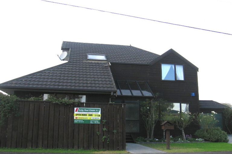 Photo of property in 1 Colin Grove, Hutt Central, Lower Hutt, 5010