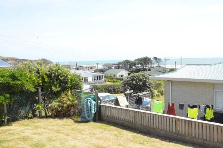Photo of property in 5 Tokopapa Street, Mokau, 4376