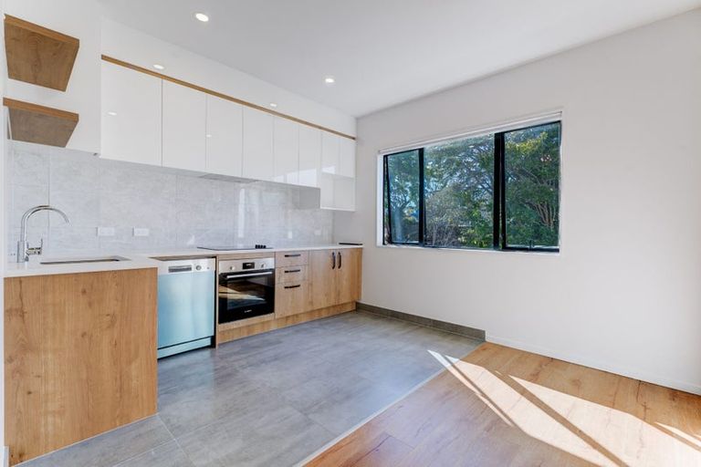 Photo of property in 11/9 Schnapper Rock Road, Greenhithe, Auckland, 0632