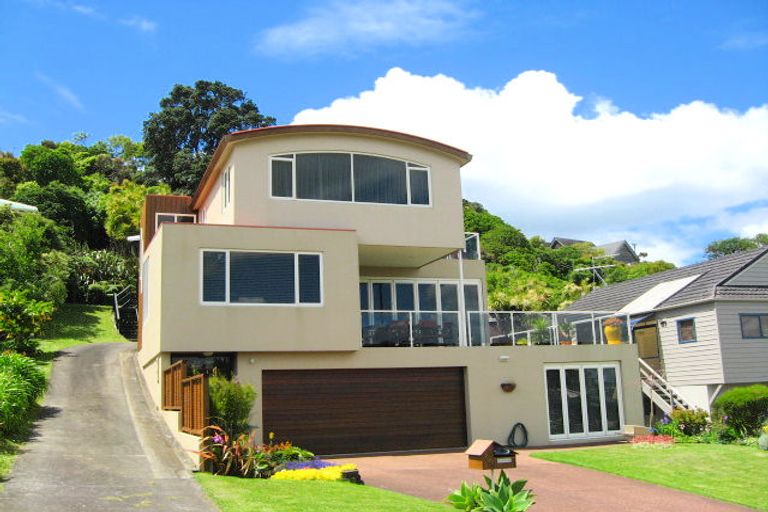 Photo of property in 32 Zita Avenue, Matakatia, Whangaparaoa, 0930