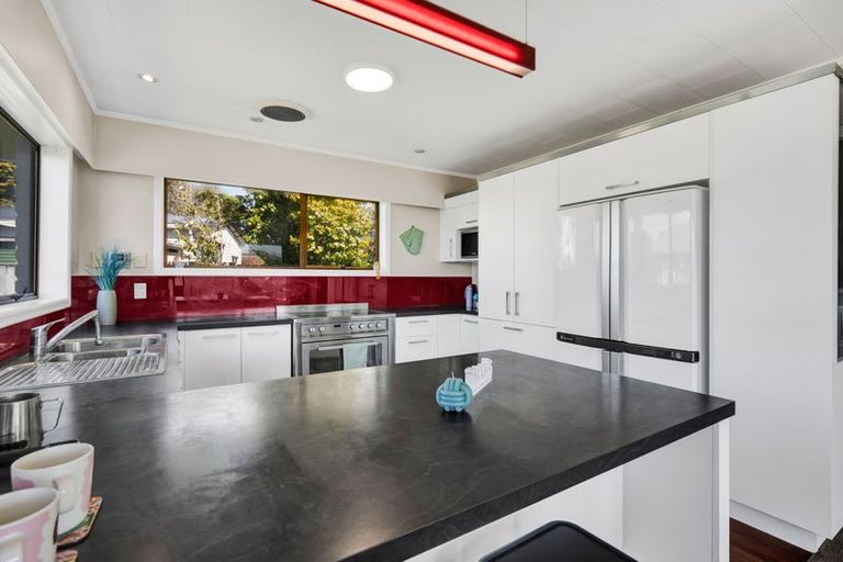 Photo of property in 323 Mangorei Road, Merrilands, New Plymouth, 4312