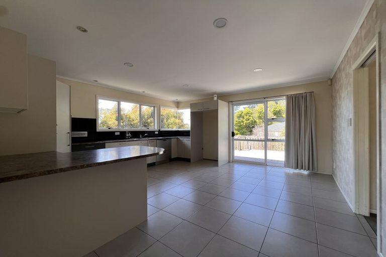 Photo of property in 52 Ennis Avenue, Pakuranga Heights, Auckland, 2010