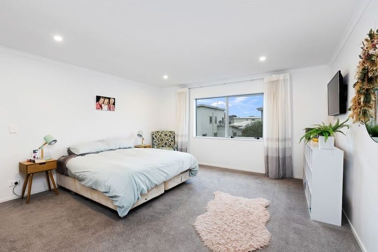 Photo of property in 11 Kukuwai Avenue, Red Beach, 0932