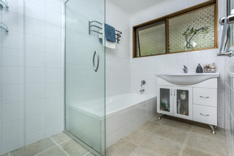 Photo of property in 58 Ravenwood Drive, Forrest Hill, Auckland, 0620