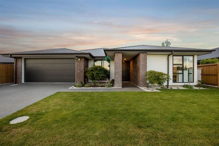 Photo of property in 85 Shillingford Boulevard, Rolleston, 7615