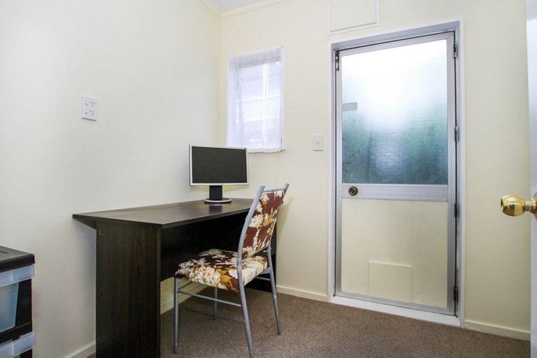 Photo of property in 2/87 Woodglen Road, Glen Eden, Auckland, 0602