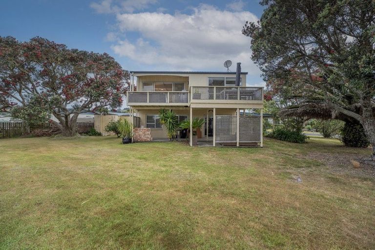 Photo of property in 19 Hicks Place, Cooks Beach, Whitianga, 3591
