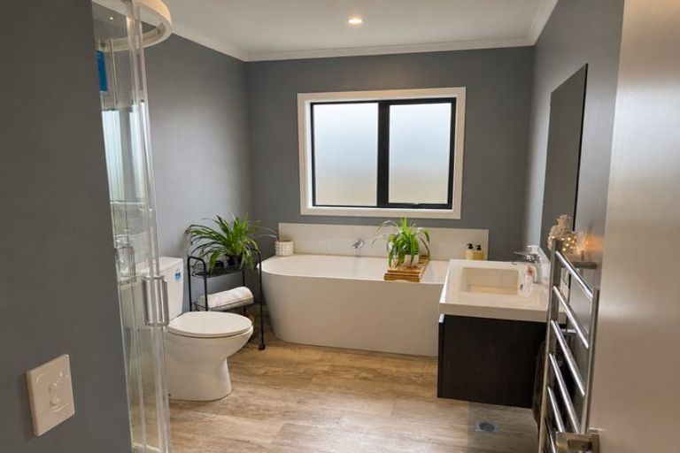 Photo of property in 37 Grovedale Square, Wainuiomata, Lower Hutt, 5014