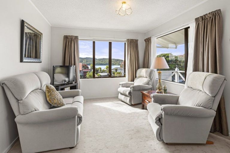 Photo of property in 51 Wallis Street, Raglan, 3225