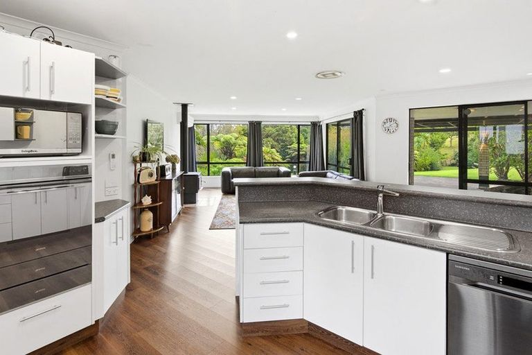 Photo of property in 17 Terry Smyth Drive, Kumeu, 0892